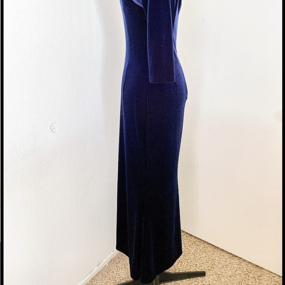 TERI JON RICKI FREEMAN FLOWER
BOW BLUE BODYCON VELVET GOWN SIZE 4 - Picture 2 of 7